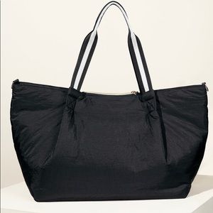 NEW! Stella & Dot Black XL Tote with detachable Zip Pouch FREE SHIPPING